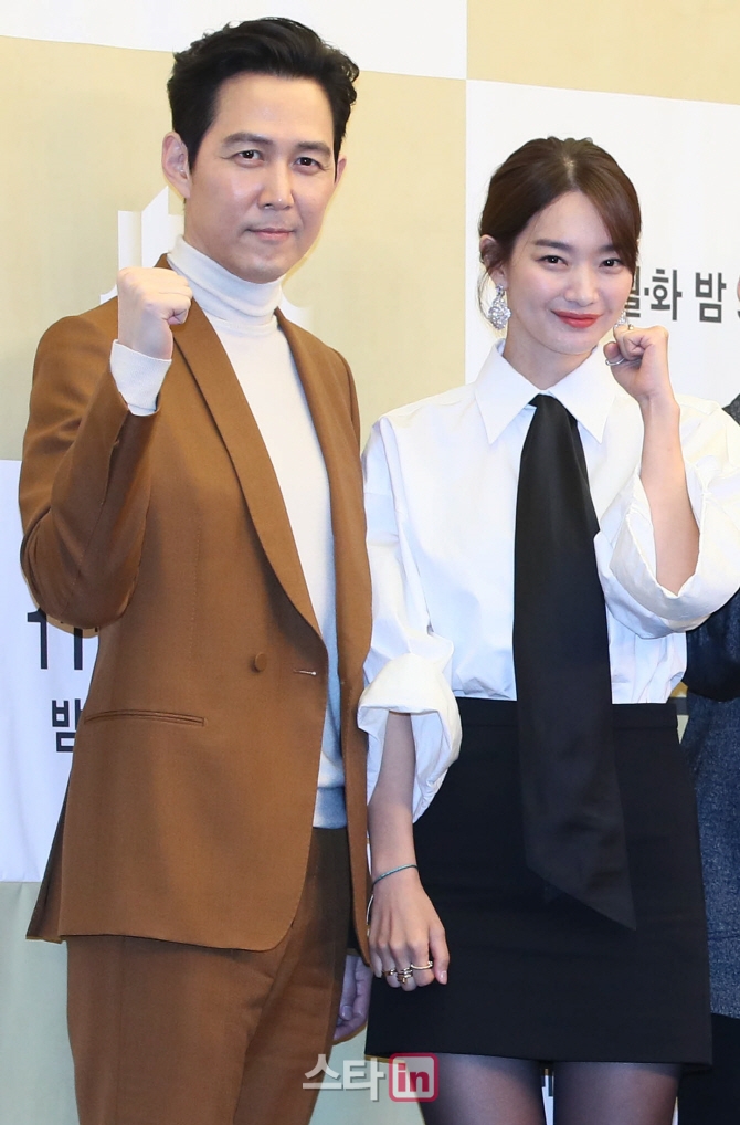 Shin Min Ah nổi bật với phong cách thanh lịch trong họp báo phim mới