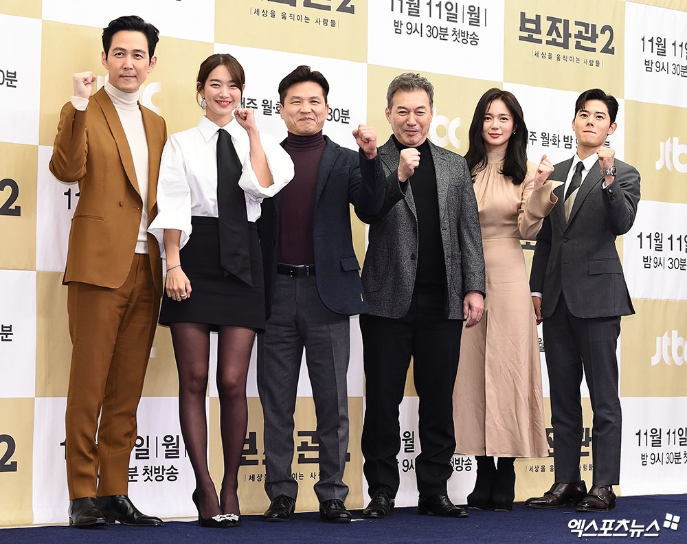 Shin Min Ah nổi bật với phong cách thanh lịch trong họp báo phim mới