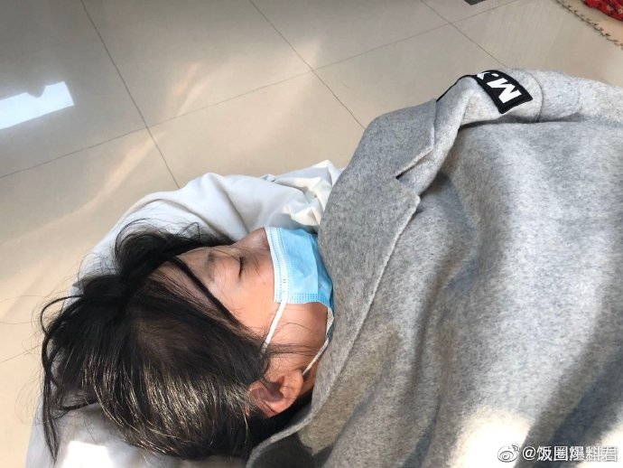 'Tiểu Long Nữ' Từ Đông Đông nhập viện cấp cứu vì cắt u nang