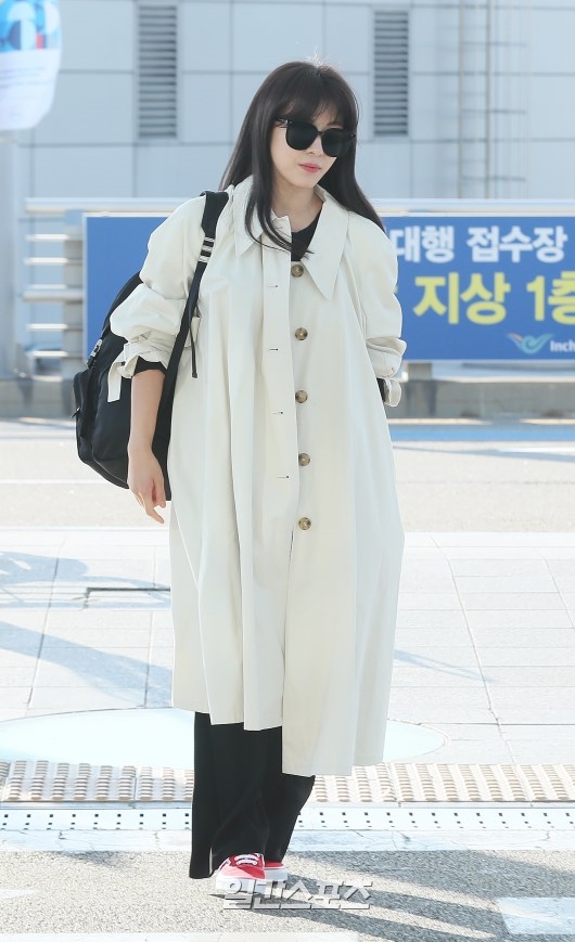 Ha Ji Won năng động, trẻ trung lên đường sang Việt Nam