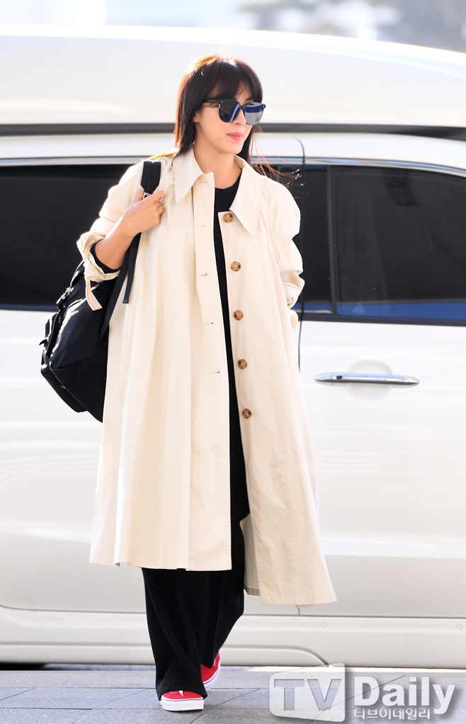 Ha Ji Won năng động, trẻ trung lên đường sang Việt Nam