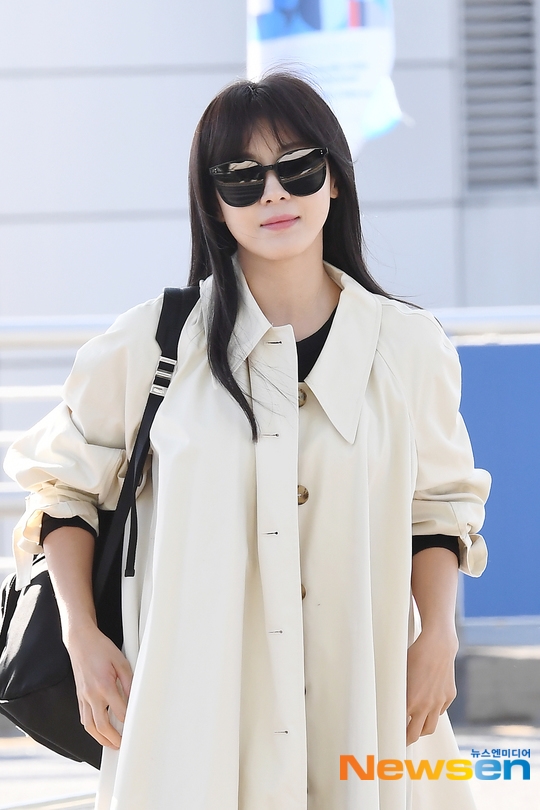 Ha Ji Won năng động, trẻ trung lên đường sang Việt Nam