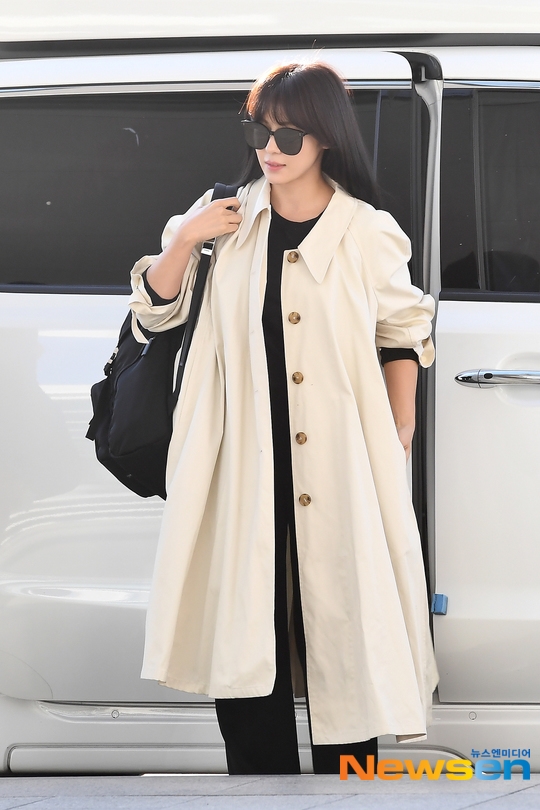Ha Ji Won năng động, trẻ trung lên đường sang Việt Nam