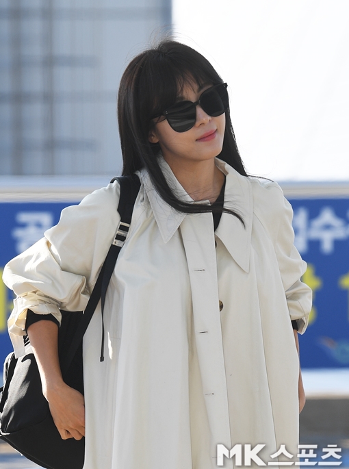 Ha Ji Won năng động, trẻ trung lên đường sang Việt Nam