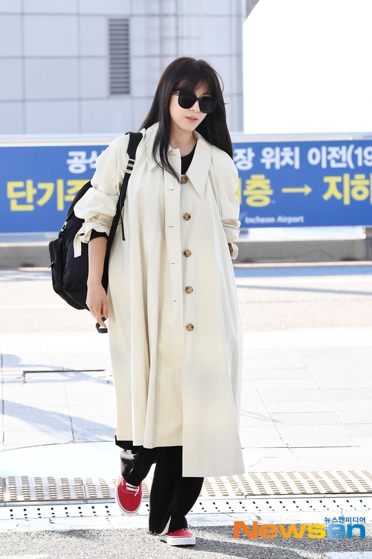 Ha Ji Won năng động, trẻ trung lên đường sang Việt Nam