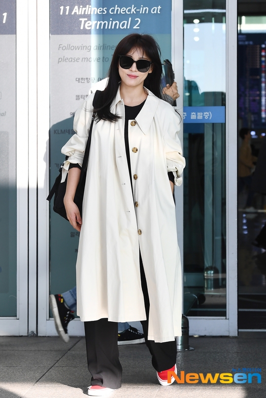 Ha Ji Won năng động, trẻ trung lên đường sang Việt Nam