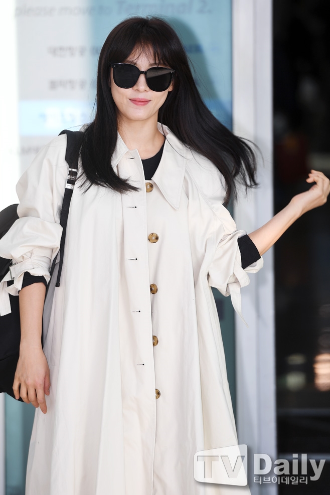 Ha Ji Won năng động, trẻ trung lên đường sang Việt Nam