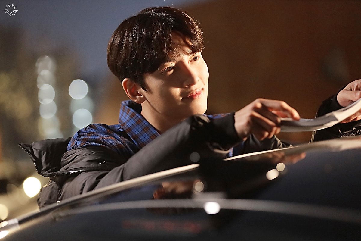 Ji Chang Wook đẹp 'quên sầu' trong hậu trường quay drama