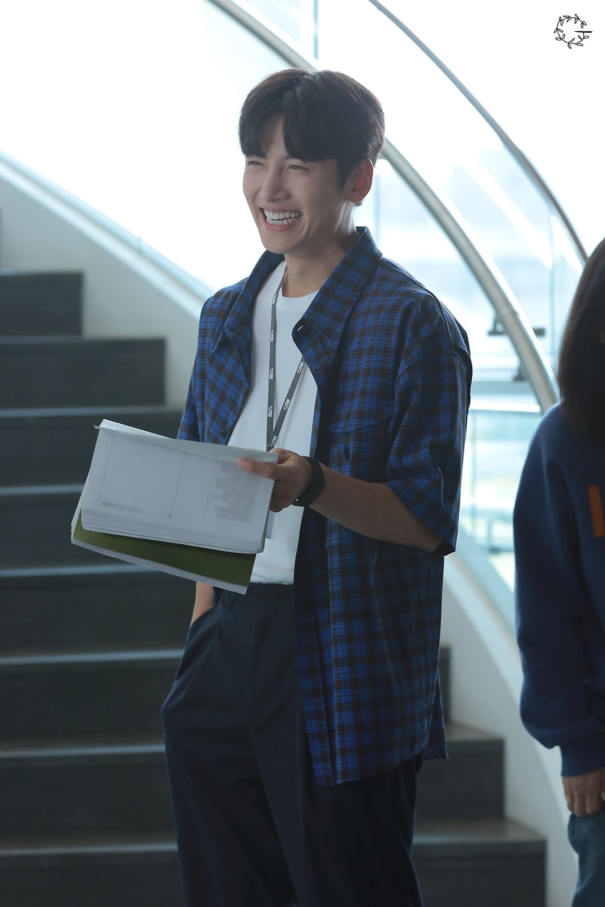 Ji Chang Wook đẹp 'quên sầu' trong hậu trường quay drama
