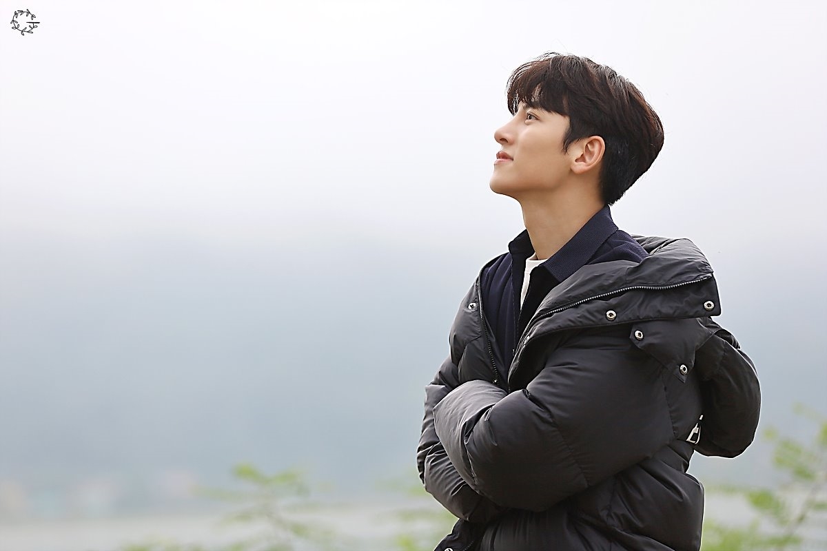 Ji Chang Wook đẹp 'quên sầu' trong hậu trường quay drama