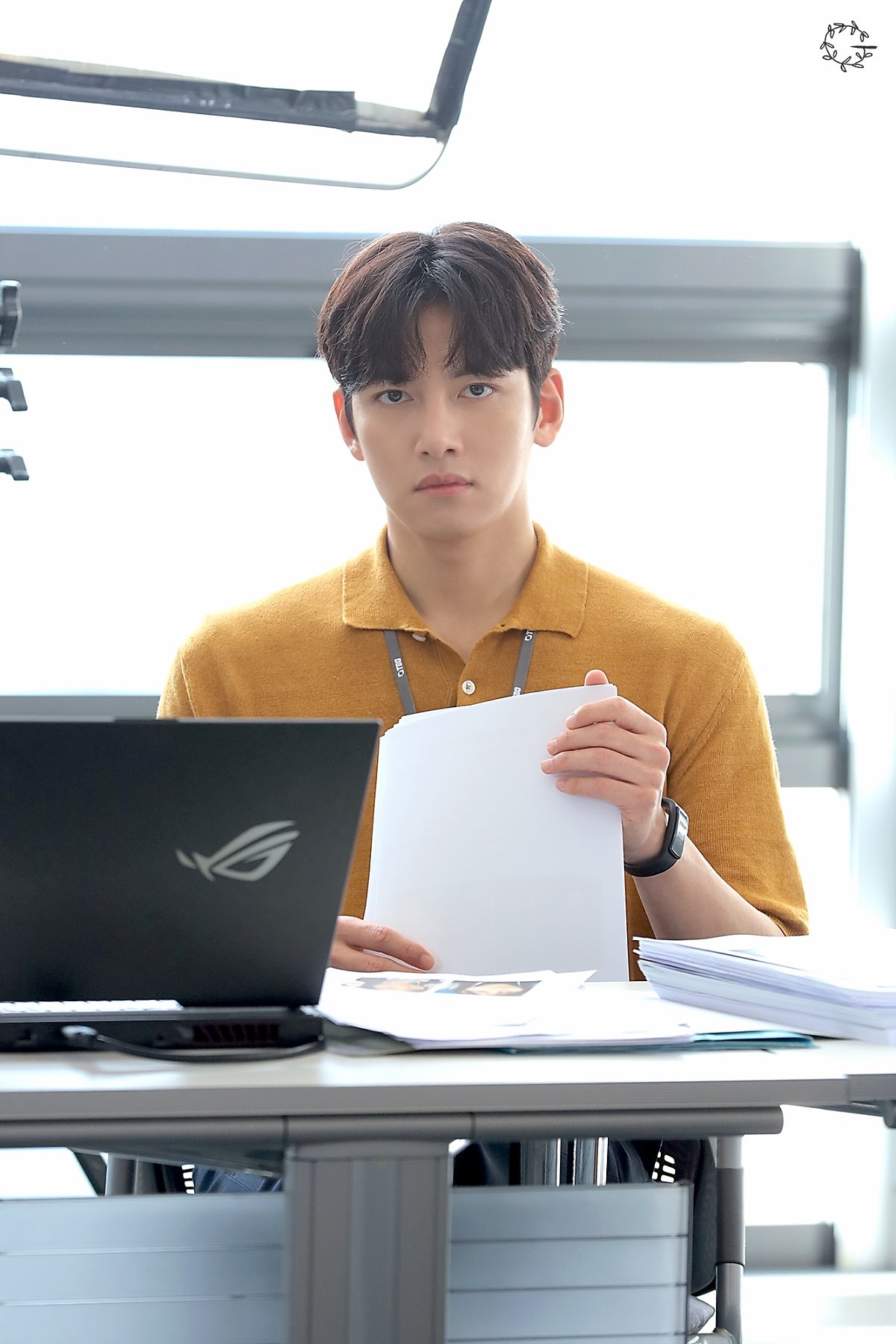 Ji Chang Wook đẹp 'quên sầu' trong hậu trường quay drama