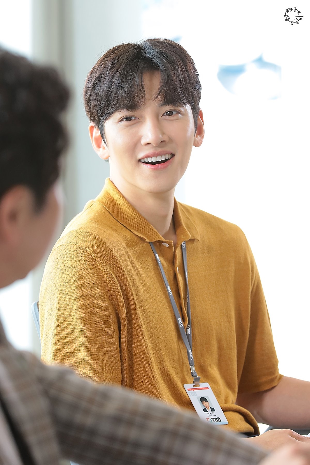 Ji Chang Wook đẹp 'quên sầu' trong hậu trường quay drama