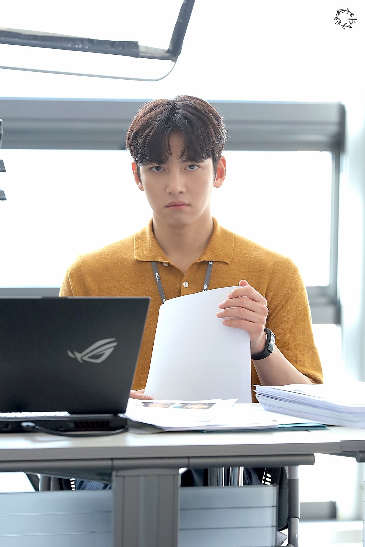Ji Chang Wook đẹp 'quên sầu' trong hậu trường quay drama