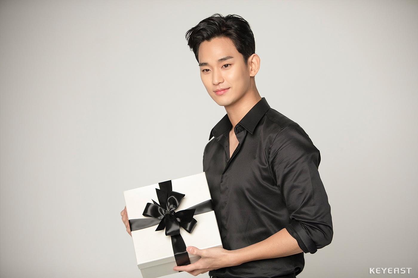 Kim Soo Hyun 'đốn tim' fan với bộ ảnh mới đẹp trai siêu cấp