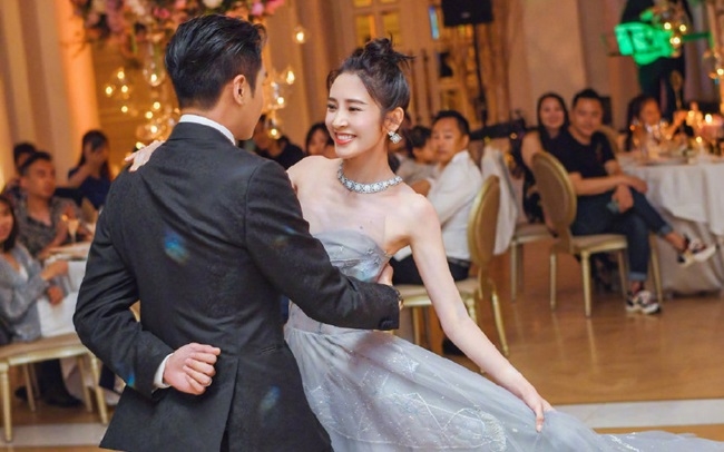 Trương Nhược Quân từng níu chân Đường Nghệ Hân khi bị đòi chia tay