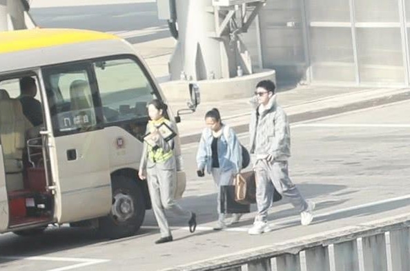 Giả Nãi Lượng lần đầu lộ diện gầy gò sau scandal của Lý Tiểu Lộ