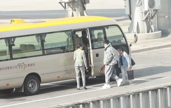 Giả Nãi Lượng lần đầu lộ diện gầy gò sau scandal của Lý Tiểu Lộ