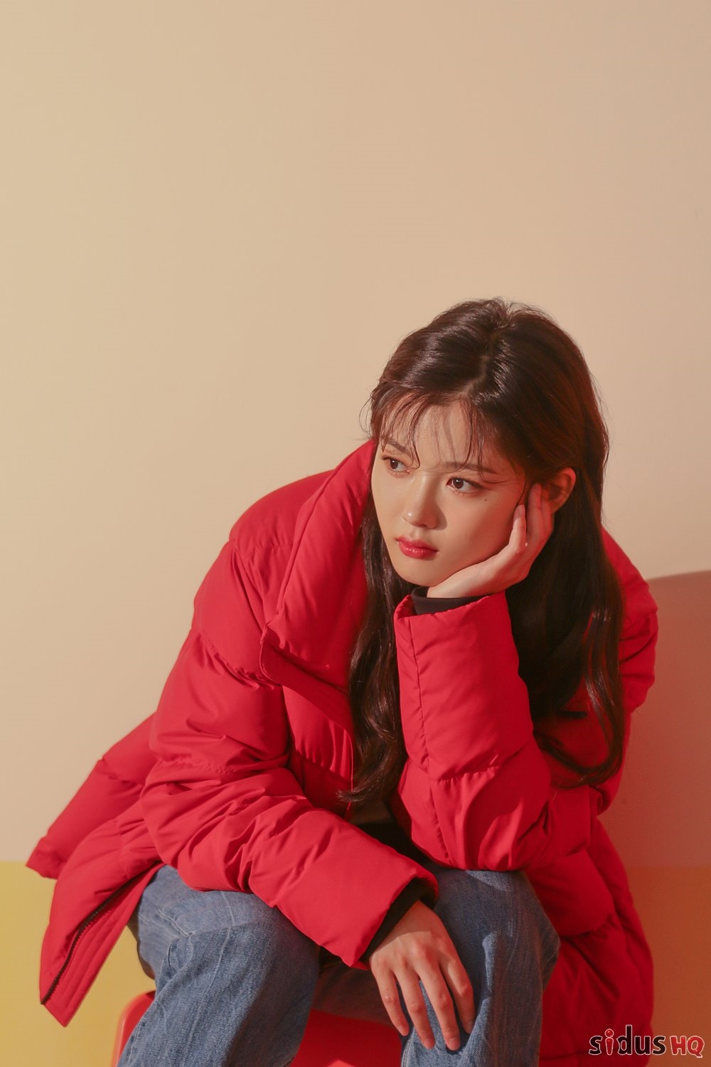 Kim Yoo Jung xinh đẹp trong bộ ảnh hậu trường chụp quảng cáo mới