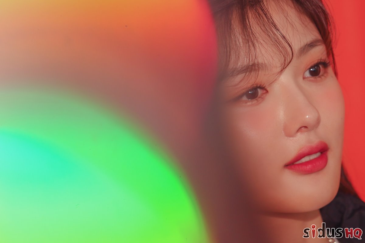 Kim Yoo Jung xinh đẹp trong bộ ảnh hậu trường chụp quảng cáo mới
