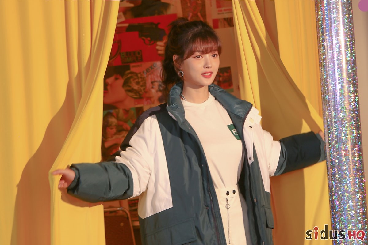Kim Yoo Jung xinh đẹp trong bộ ảnh hậu trường chụp quảng cáo mới
