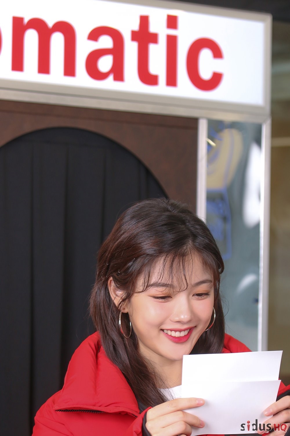 Kim Yoo Jung xinh đẹp trong bộ ảnh hậu trường chụp quảng cáo mới