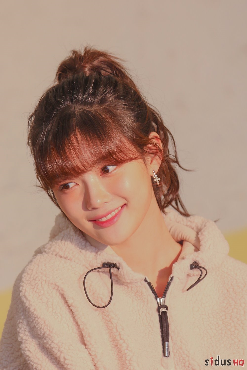 Kim Yoo Jung xinh đẹp trong bộ ảnh hậu trường chụp quảng cáo mới