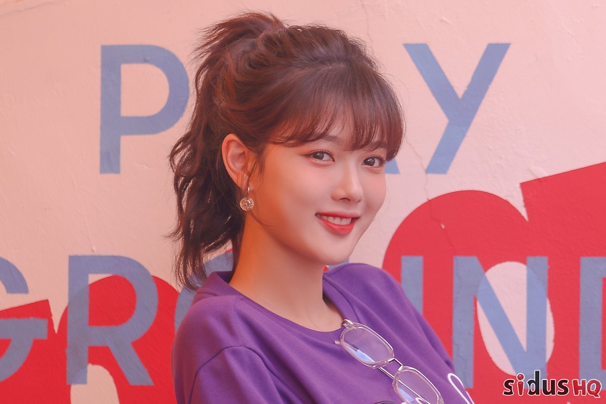 Kim Yoo Jung xinh đẹp trong bộ ảnh hậu trường chụp quảng cáo mới