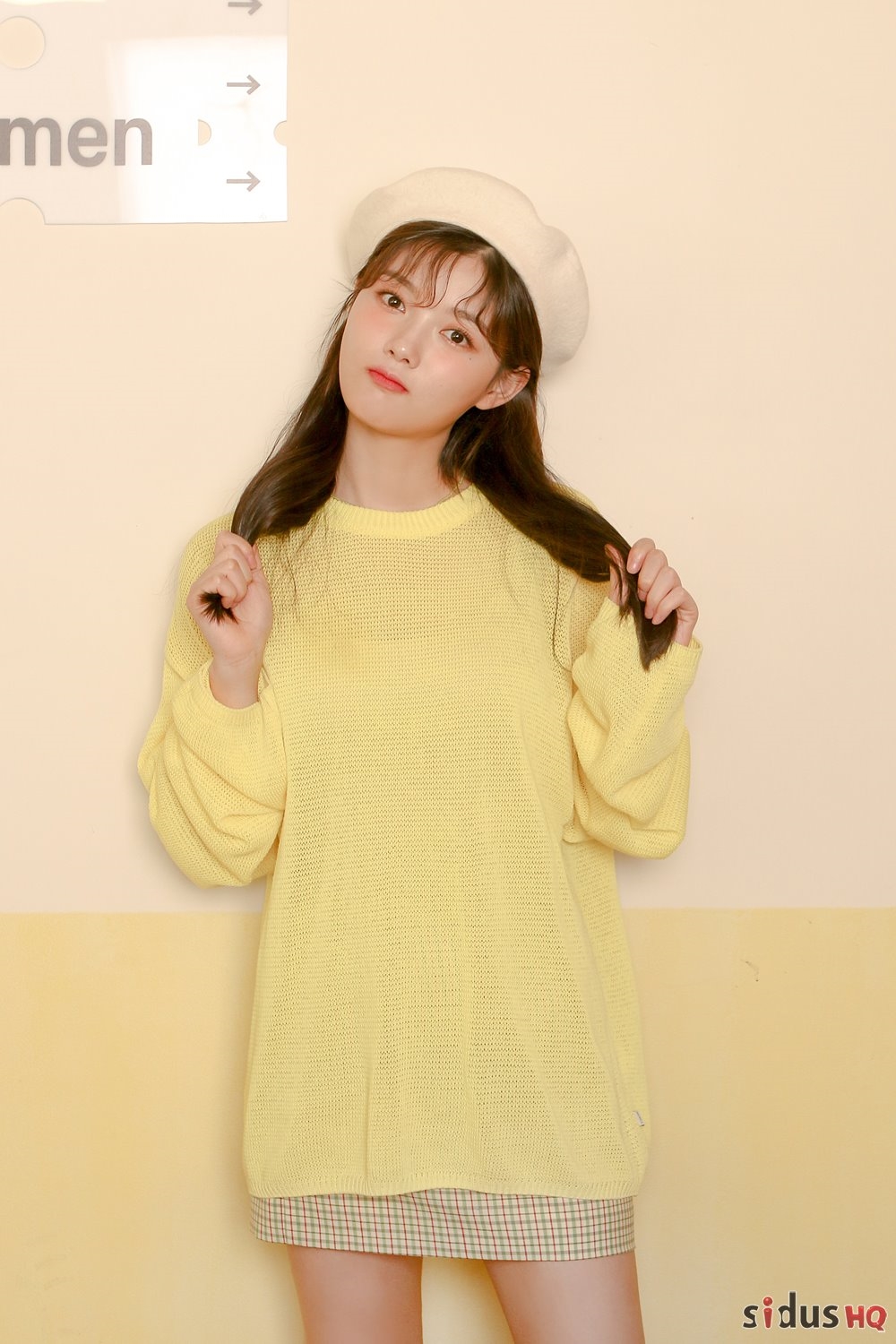 Kim Yoo Jung xinh đẹp trong bộ ảnh hậu trường chụp quảng cáo mới