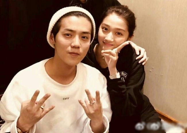 Luhan và Quan Hiểu Đồng hạnh phúc hẹn hò ở Nhật Bản ngày độc thân