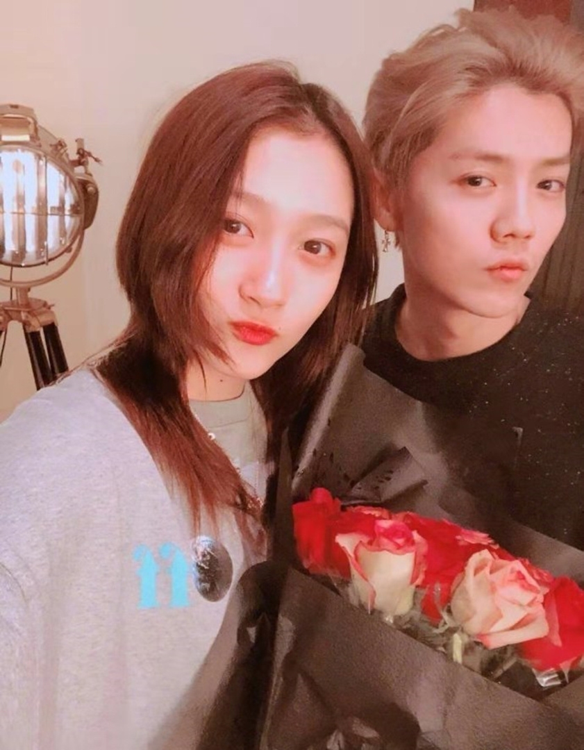 Luhan và Quan Hiểu Đồng hạnh phúc hẹn hò ở Nhật Bản ngày độc thân