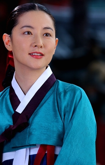 'Nàng Dae Jang Geum' Lee Young Ae hoàn hảo từ phim ra ngoài đời