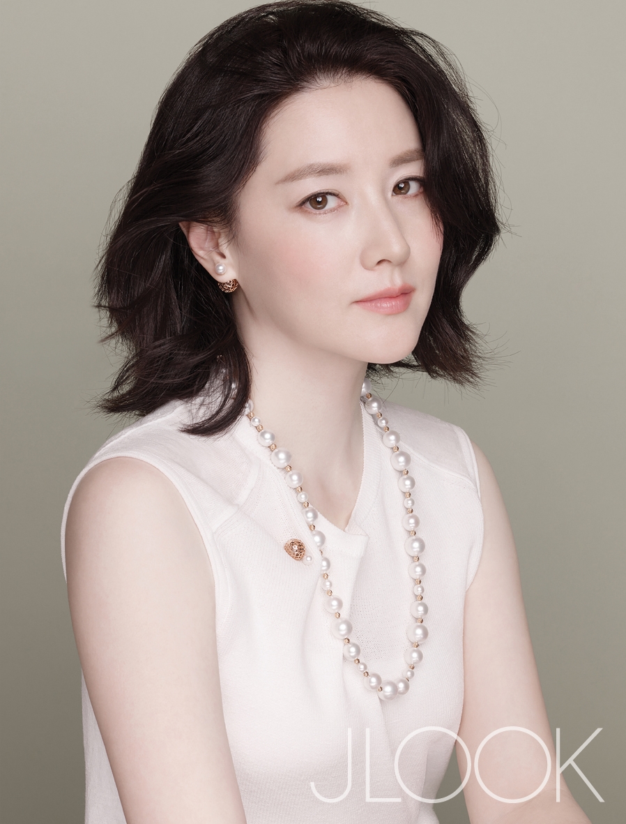 'Nàng Dae Jang Geum' Lee Young Ae hoàn hảo từ phim ra ngoài đời