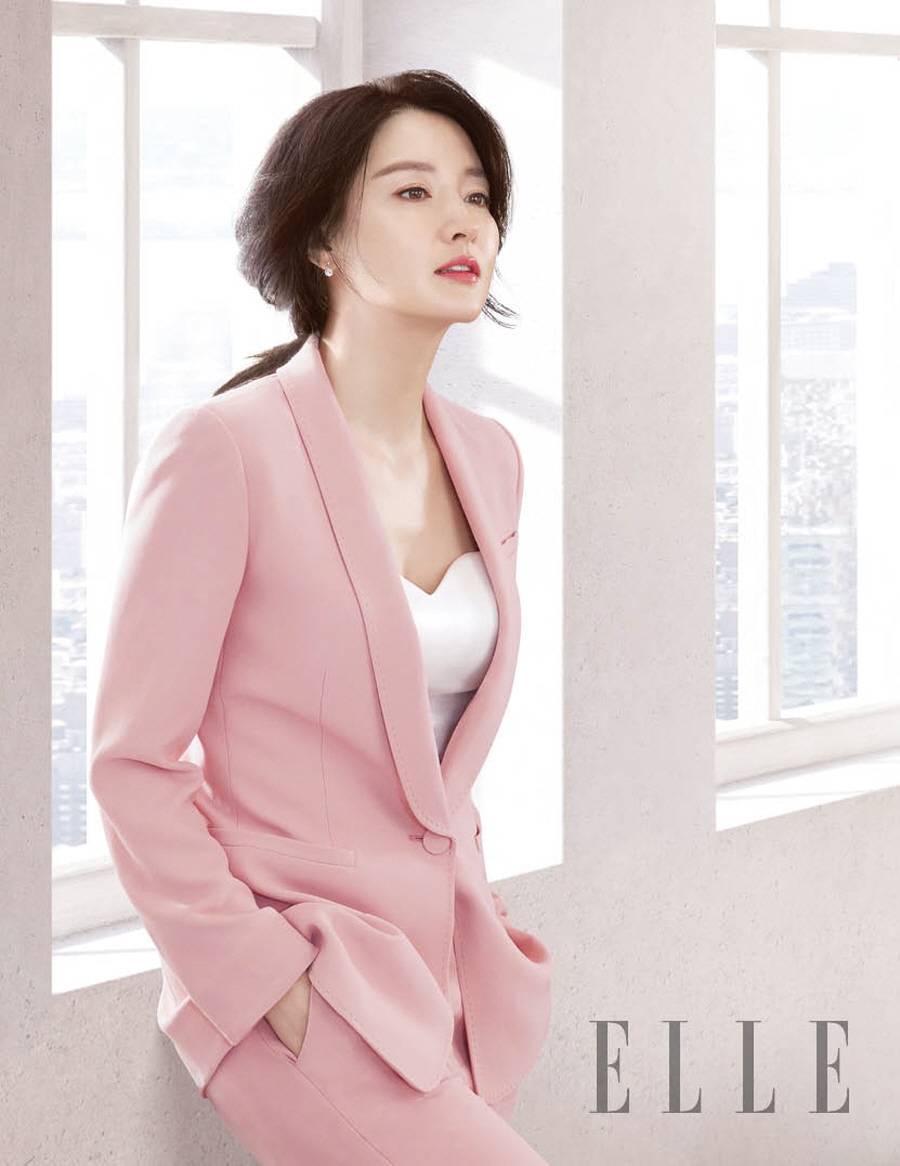 'Nàng Dae Jang Geum' Lee Young Ae hoàn hảo từ phim ra ngoài đời