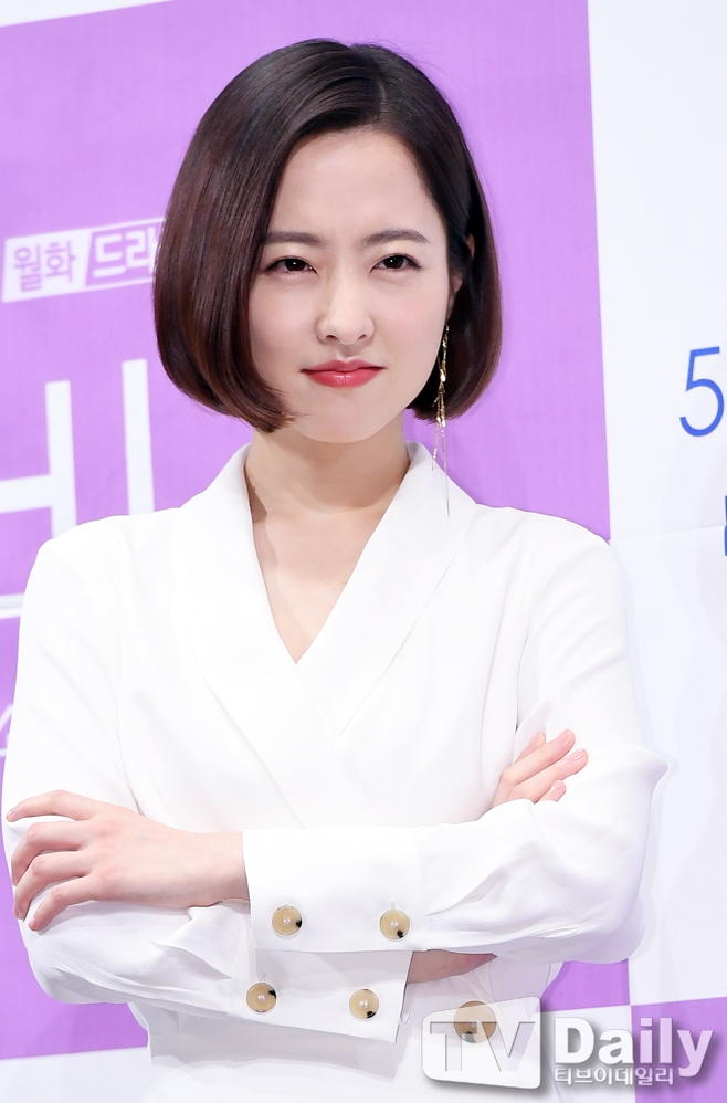 Park Bo Young thông báo nghỉ dài hơi để điều trị chấn thương tay