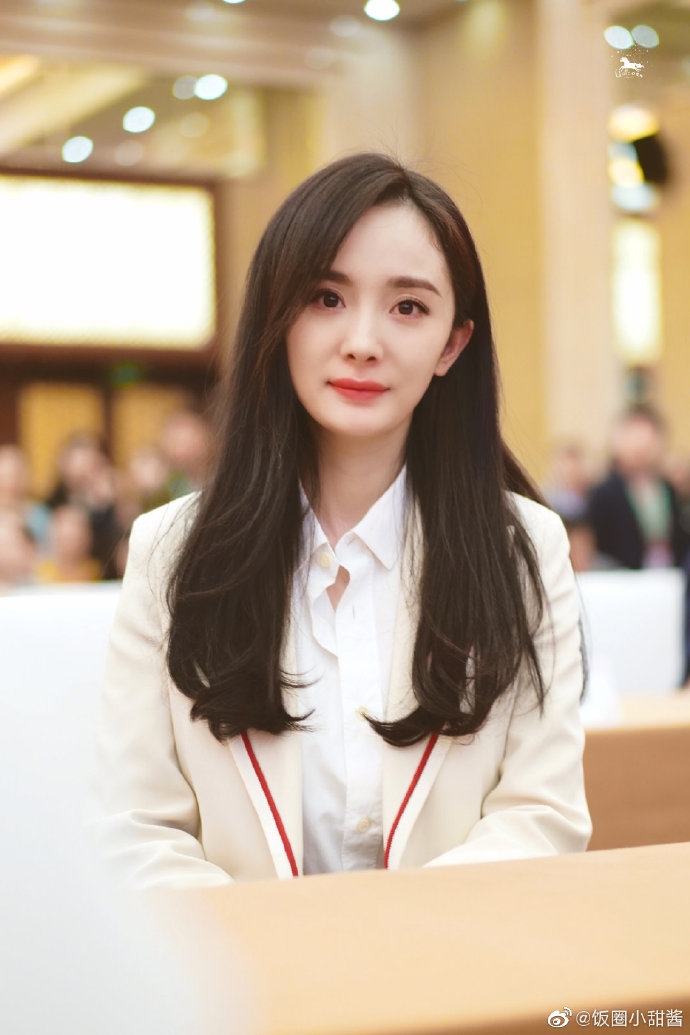 Dương Mịch hóa thân thành bác sĩ sau khi từ chối phim Gia Hành