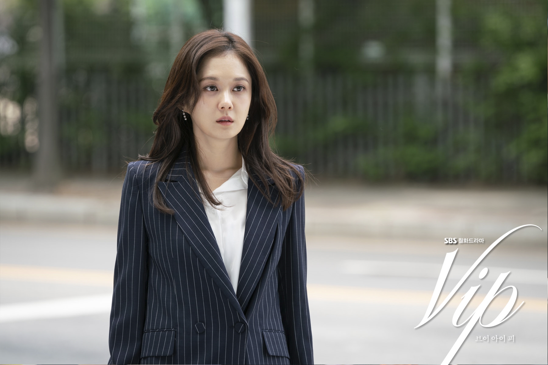 Jang Na Ra tỏa sáng với tạo hình công sở trong drama mới
