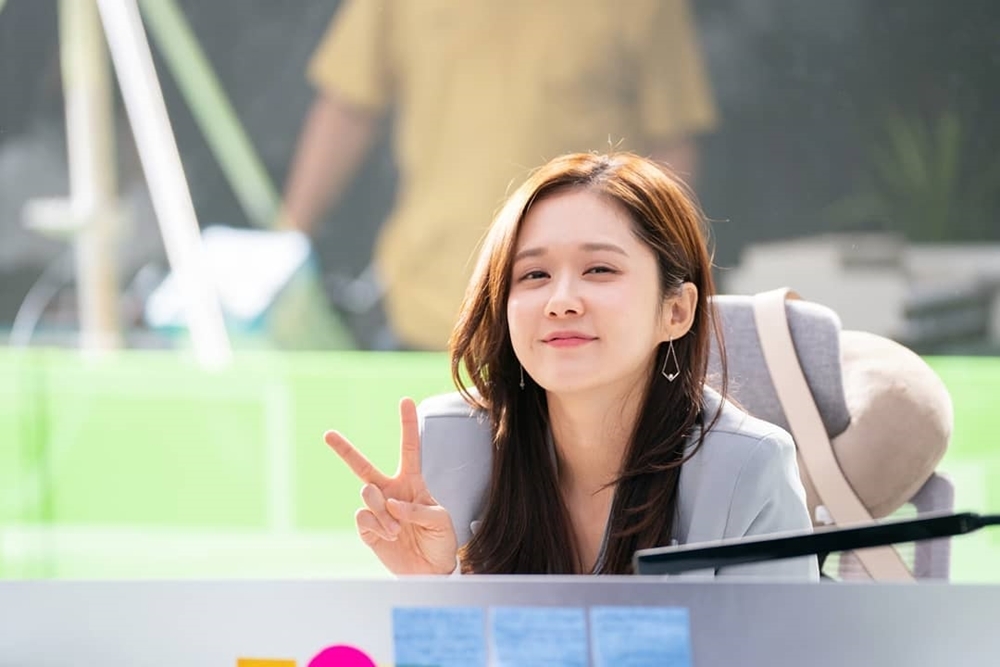 Jang Na Ra tỏa sáng với tạo hình công sở trong drama mới