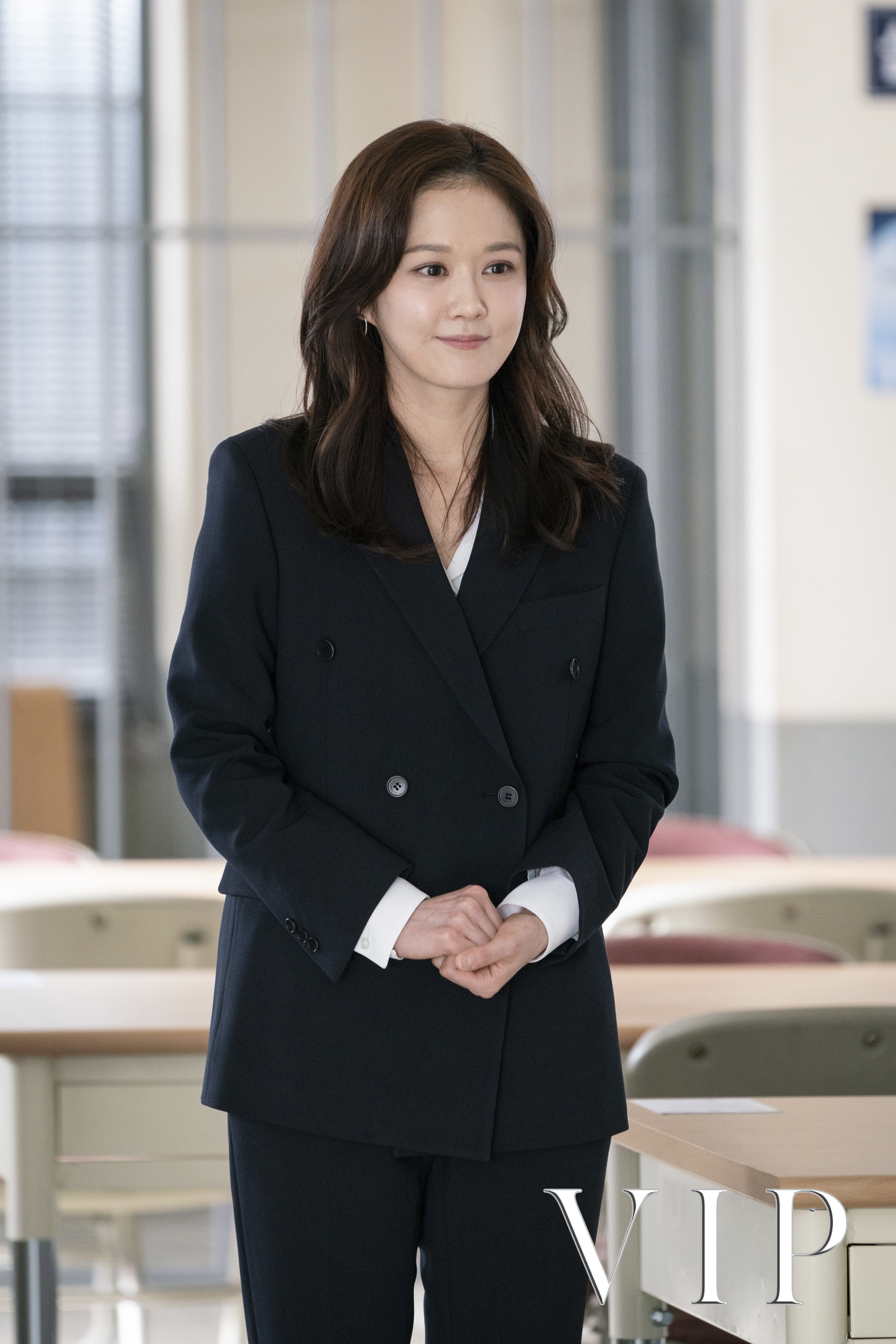 Jang Na Ra tỏa sáng với tạo hình công sở trong drama mới