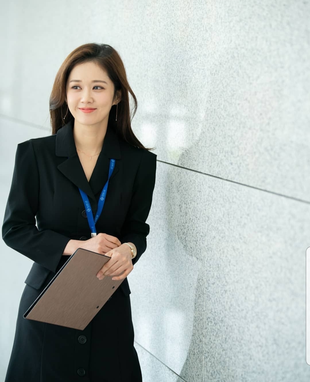 Jang Na Ra tỏa sáng với tạo hình công sở trong drama mới