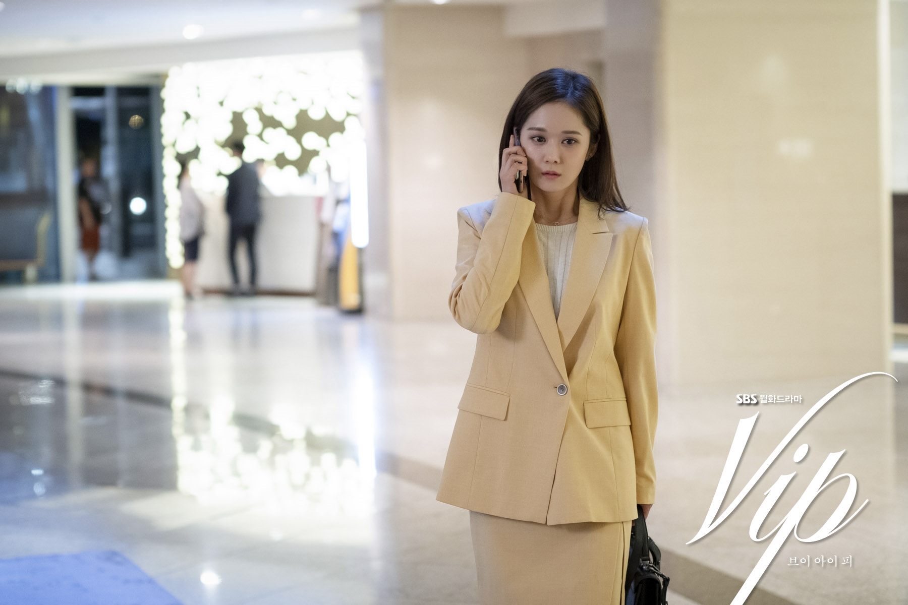 Jang Na Ra tỏa sáng với tạo hình công sở trong drama mới