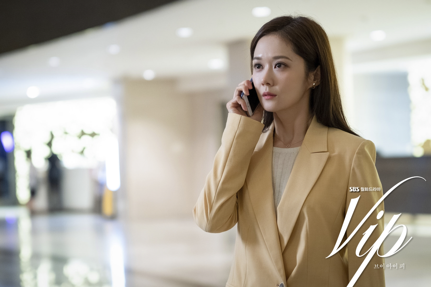 Jang Na Ra tỏa sáng với tạo hình công sở trong drama mới