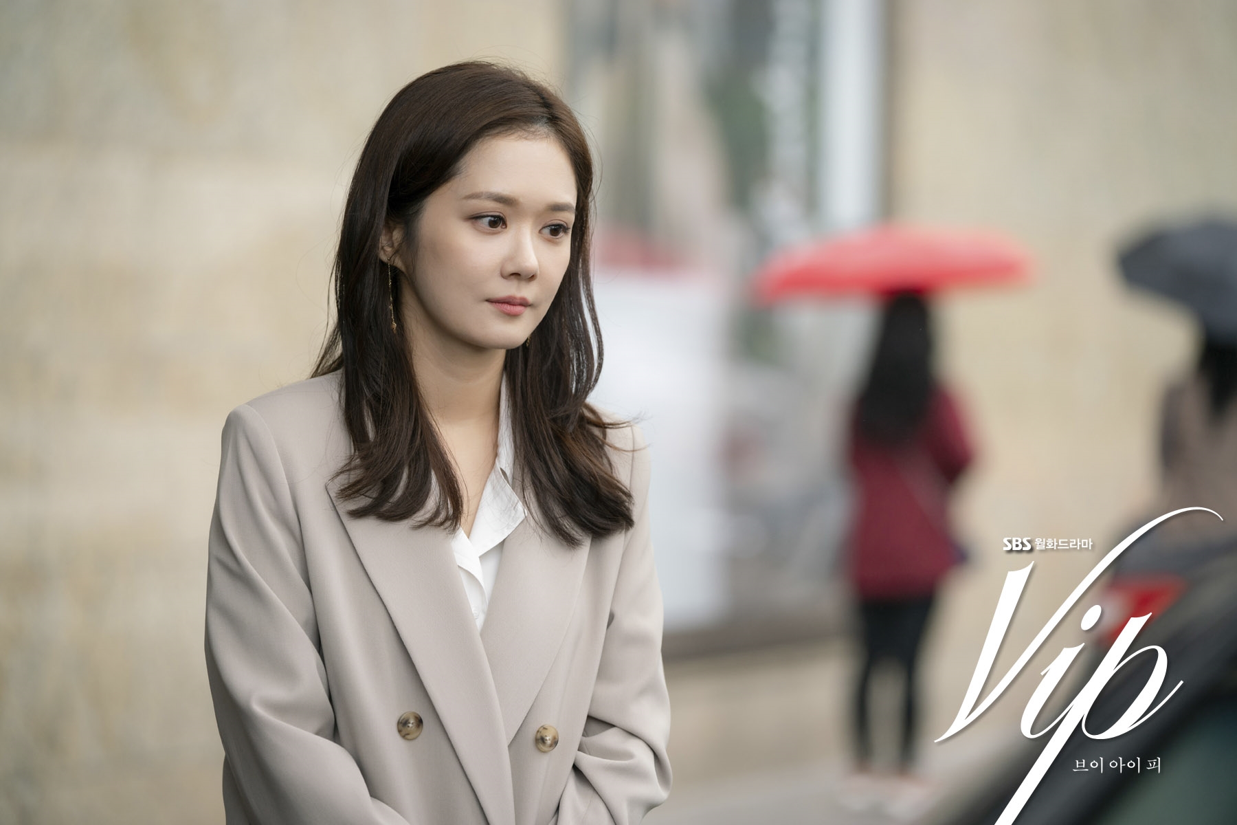 Jang Na Ra tỏa sáng với tạo hình công sở trong drama mới
