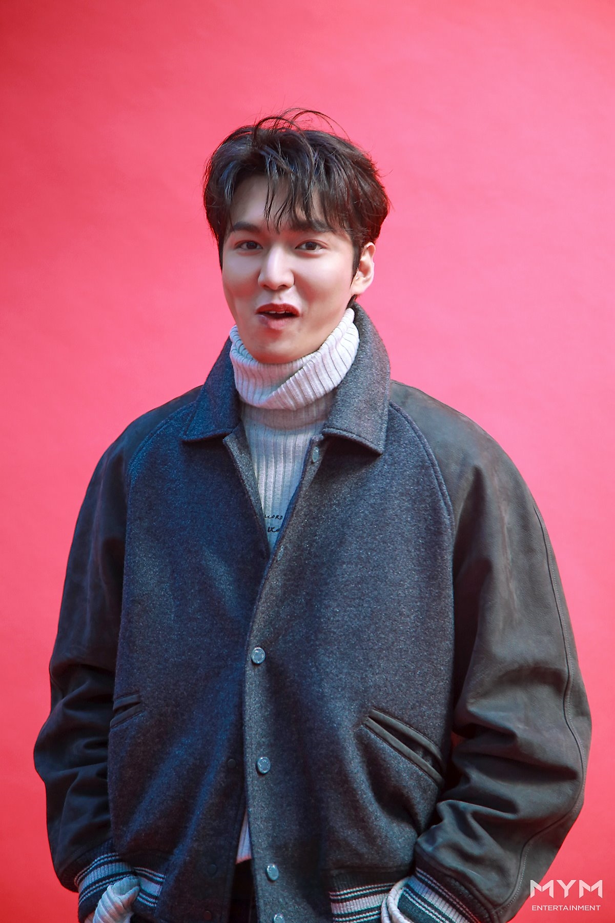 Lee Min Ho tung bộ ảnh mới đẹp cuốn hút, khoe góc nghiêng thần thánh