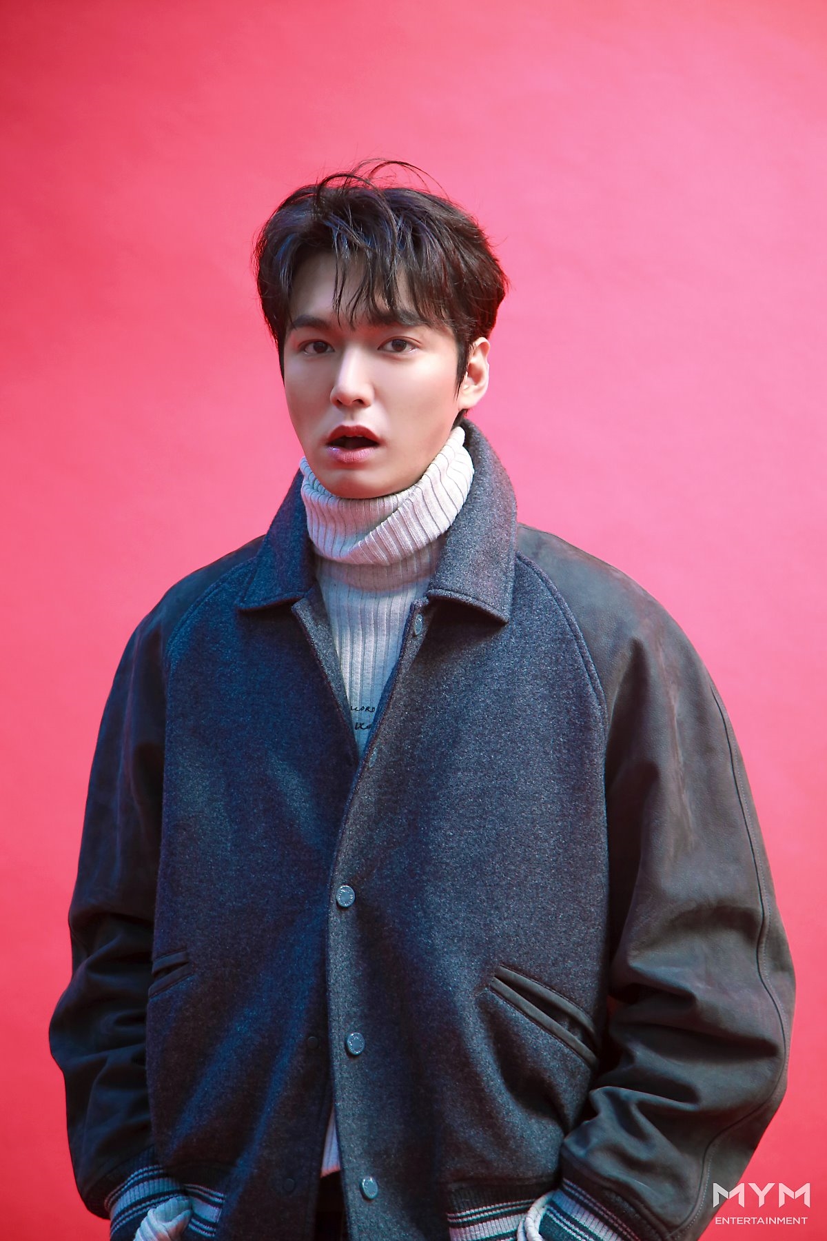 Lee Min Ho tung bộ ảnh mới đẹp cuốn hút, khoe góc nghiêng thần thánh