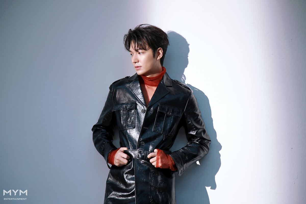 Lee Min Ho tung bộ ảnh mới đẹp cuốn hút, khoe góc nghiêng thần thánh