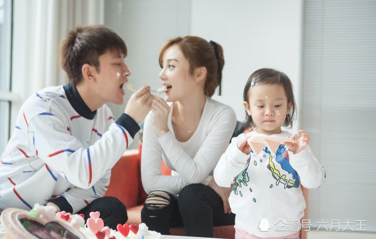 Giả Nãi Lượng cô độc, mẹ Lý Tiểu Lộ ủng hộ con gái hậu ly hôn