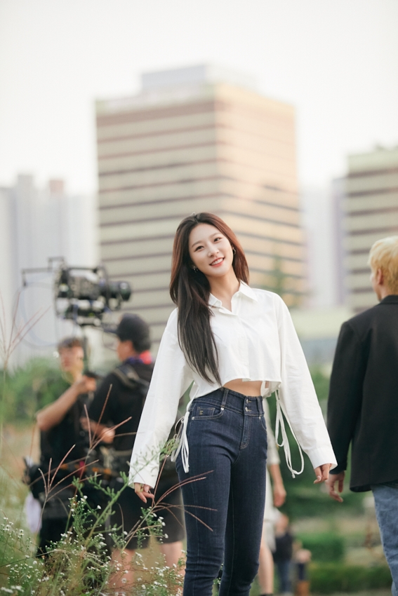 Kim Sae Ron chia tay YG sau 3 năm cộng tác khiến fan vui mừng