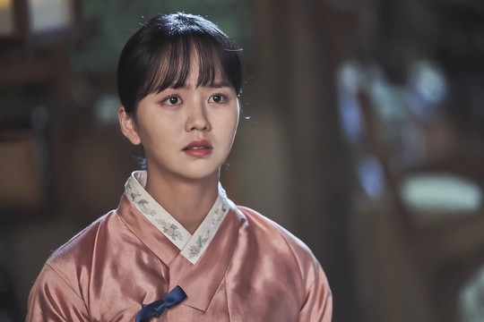 Loạt ảnh tình cảm của Kim So Hyun và Jang Dong Yoon trong phim gây sốt