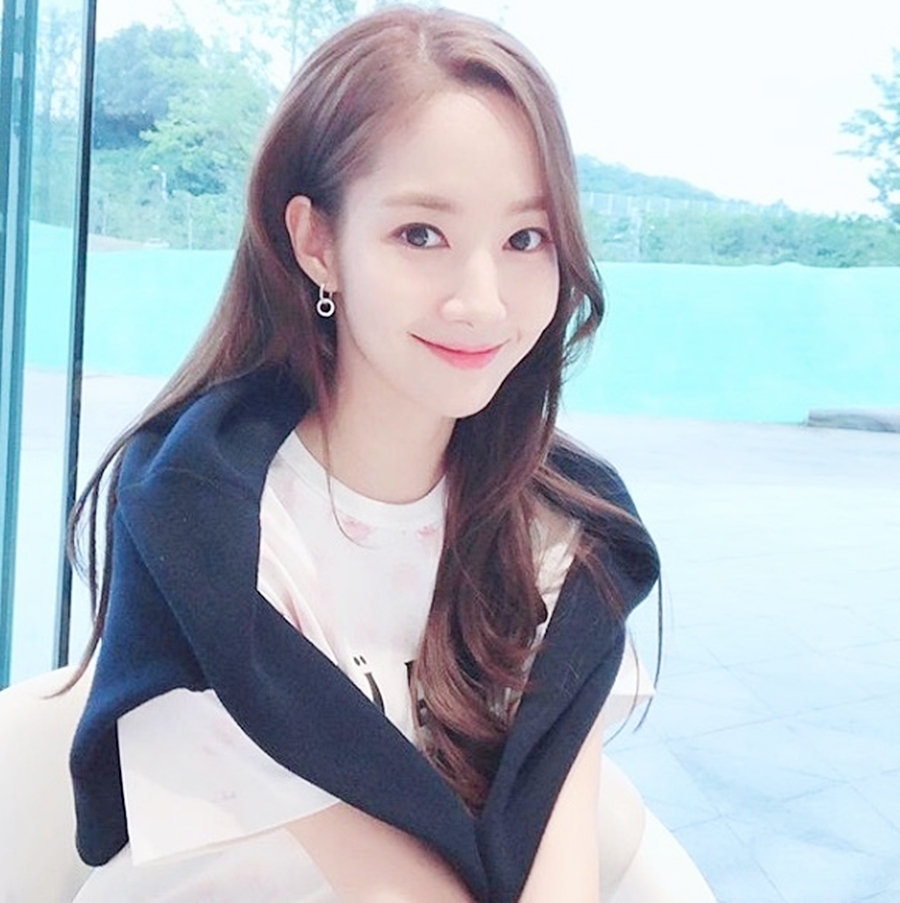 Park Min Young xinh như gái đôi mươi sau khi 'hack tuổi' với mái thưa