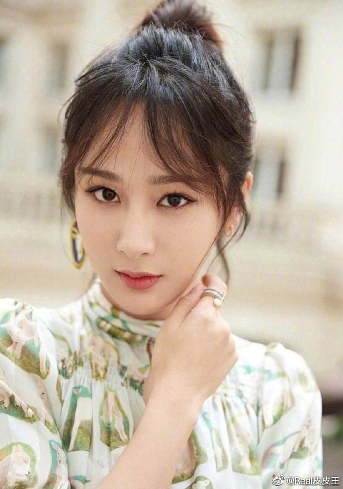 Dương Tử khiến netizen Hoa ngữ dậy sóng vì đến bệnh viện thẩm mỹ